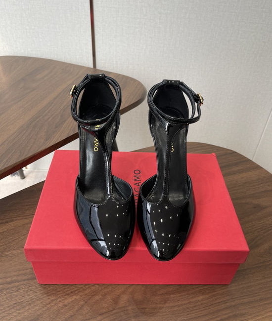 Ferragamo Patent Leather Open Back Single Shoes with Leather Sole