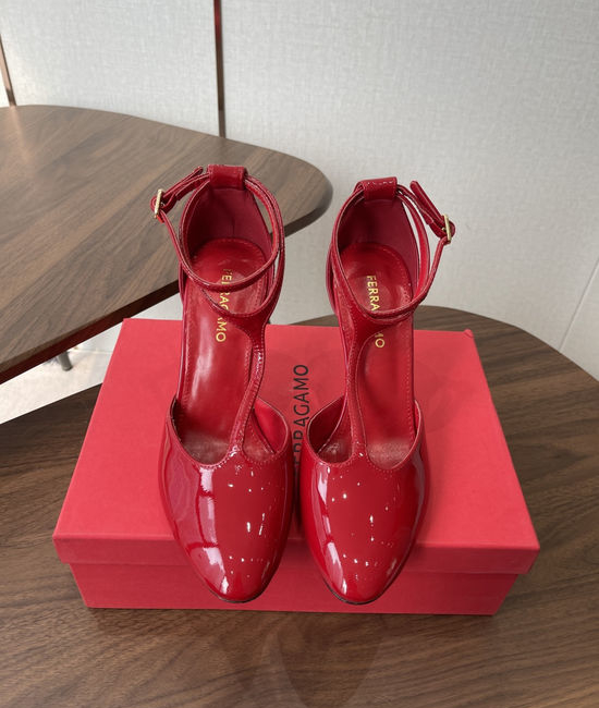 Ferragamo Patent Leather Open Back Single Shoes with Leather Sole