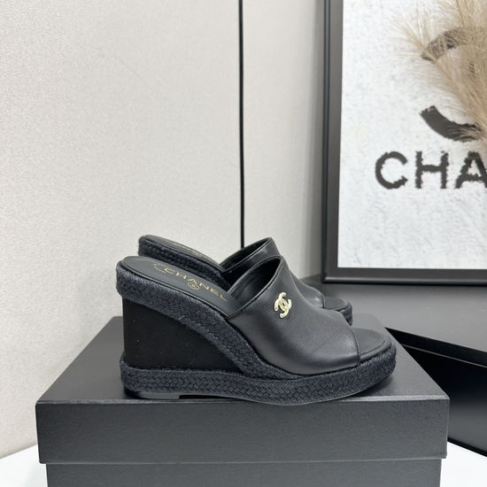 Chanel Luxury Sheepskin Linen Sole Casual Slide Sandals