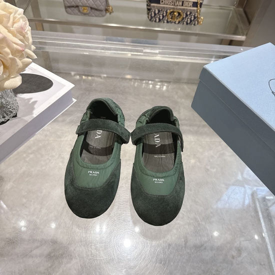 Prada Lightweight Low Top Casual Comfortable Shoes