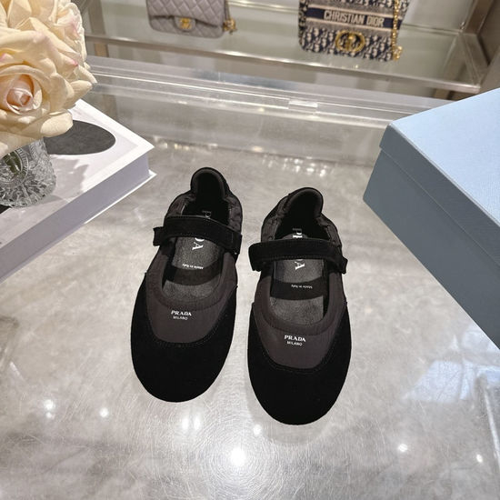 Prada Lightweight Low Top Casual Comfortable Shoes