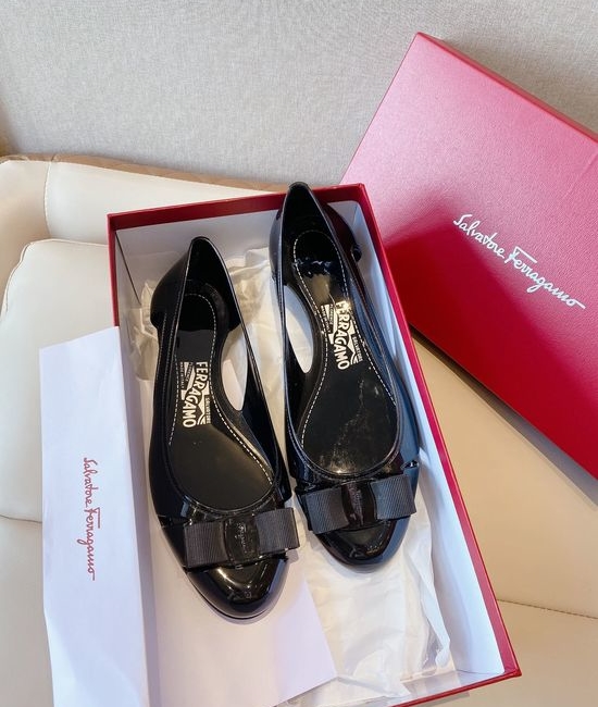 Louis Vuitton LV Soft Durable Jelly Shoes with Supportive Insole
