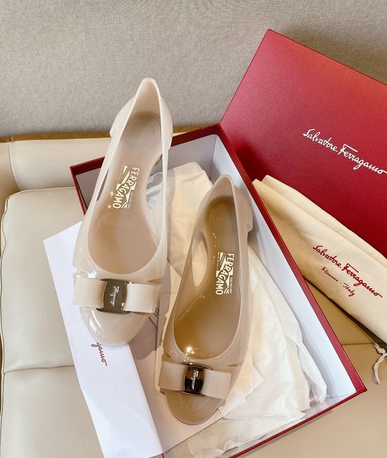 Louis Vuitton LV Soft Durable Jelly Shoes with Supportive Insole