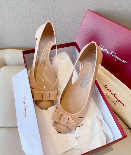 Louis Vuitton LV Soft Durable Jelly Shoes with Supportive Insole