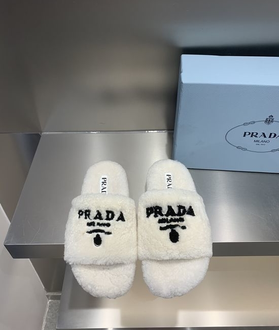 Balenciaga Fluffy Slippers Embroidered Upper Non-slip Durable Sole
