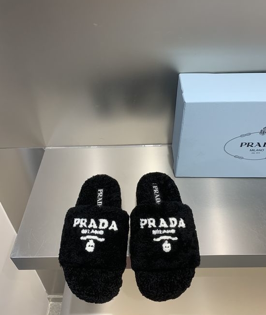 Balenciaga Fluffy Slippers Embroidered Upper Non-slip Durable Sole