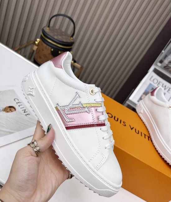 Louis Vuitton LV Smooth Leather Sneakers With Striped Raised Pattern Sole
