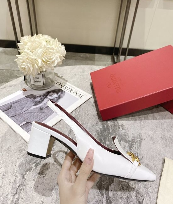 Valentino V Chain Pointed Toe Pumps Premium Leather Upper