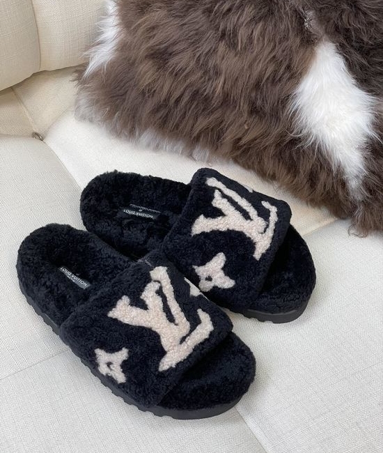 Louis Vuitton LV Soft Lamb Wool Plush Comfortable Casual Slippers