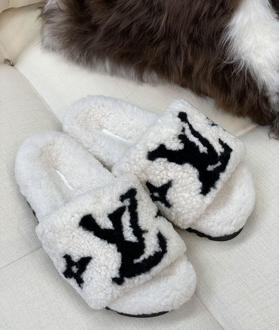 Louis Vuitton LV Soft Lamb Wool Plush Comfortable Casual Slippers
