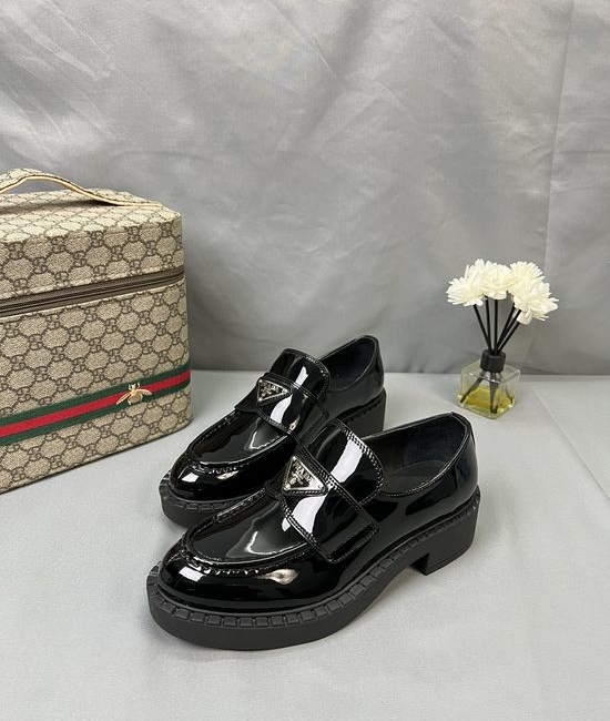 Prada Patent Leather Upper Comfortable Non-slip Casual Soft Shoes