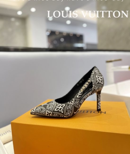 Louis Vuitton LV Premium Leather Pumps With Metal Buckle And Leather Sole