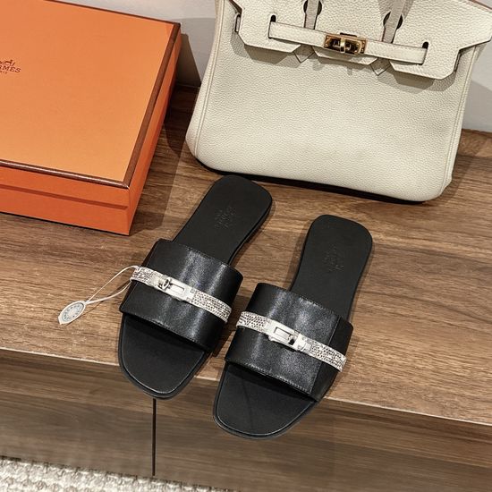 Hermes Elegant Metal Buckle Leather Sandals Durable Stitched Sole