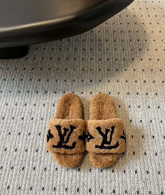 Louis Vuitton LV Warm Wool Slippers Non-slip Sole Indoor Outdoor Wear