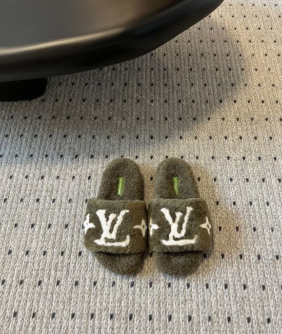 Louis Vuitton LV Warm Wool Slippers Non-slip Sole Indoor Outdoor Wear