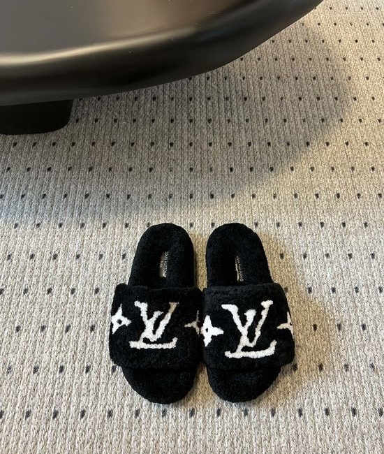 Louis Vuitton LV Warm Wool Slippers Non-slip Sole Indoor Outdoor Wear