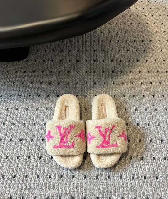 Louis Vuitton LV Warm Wool Slippers Non-slip Sole Indoor Outdoor Wear