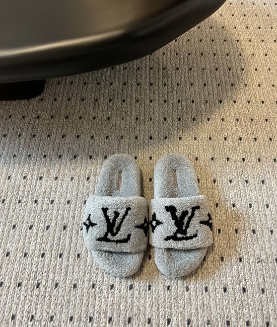 Louis Vuitton LV Warm Wool Slippers Non-slip Sole Indoor Outdoor Wear