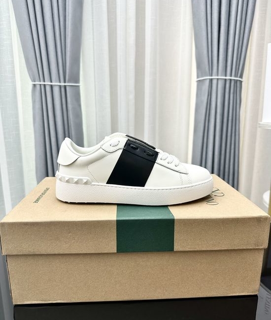 Valentino Studded Platform Casual Leather Sneakers Comfortable Height Increasing