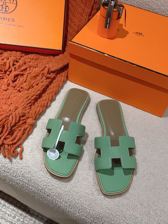 Hermes Classic Slip On Leather Sandals Versatile Comfortable Footwear