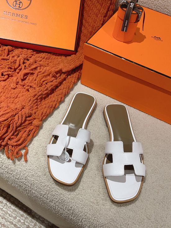Hermes Classic Slip On Leather Sandals Versatile Comfortable Footwear