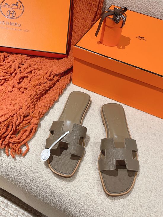 Hermes Classic Slip On Leather Sandals Versatile Comfortable Footwear