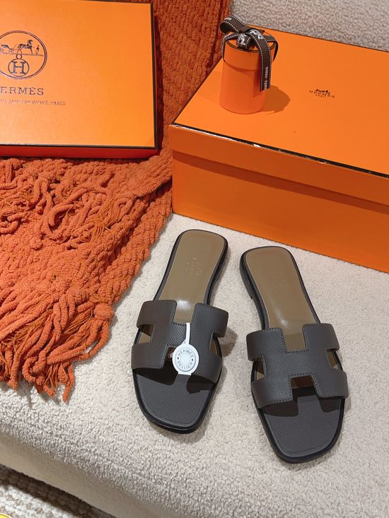 Hermes Classic Slip On Leather Sandals Versatile Comfortable Footwear
