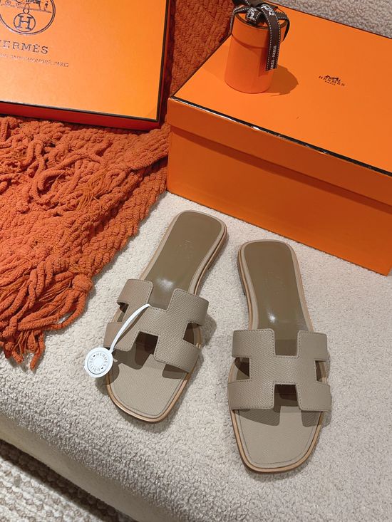 Hermes Classic Slip On Leather Sandals Versatile Comfortable Footwear