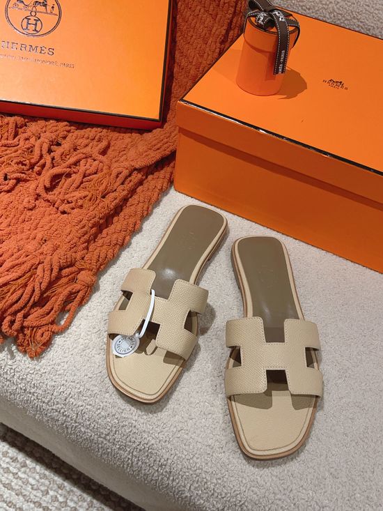 Hermes Classic Slip On Leather Sandals Versatile Comfortable Footwear