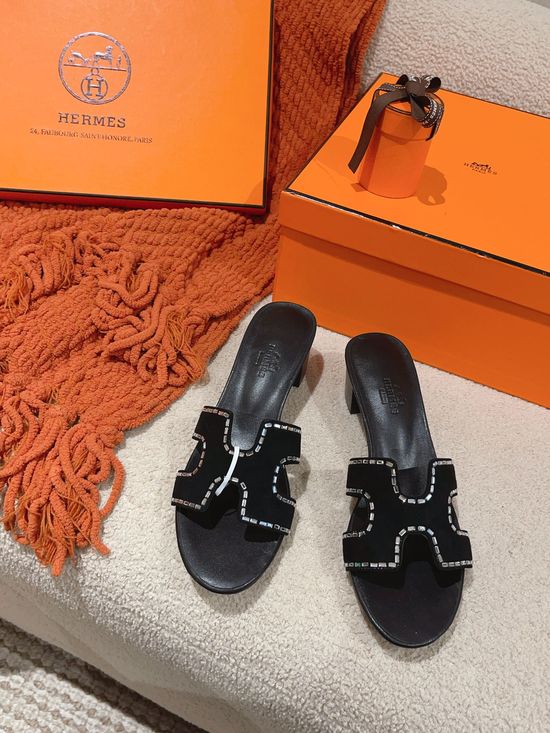 Hermes Low Heel Premium Leather Sandals Elegant Comfortable Footwear