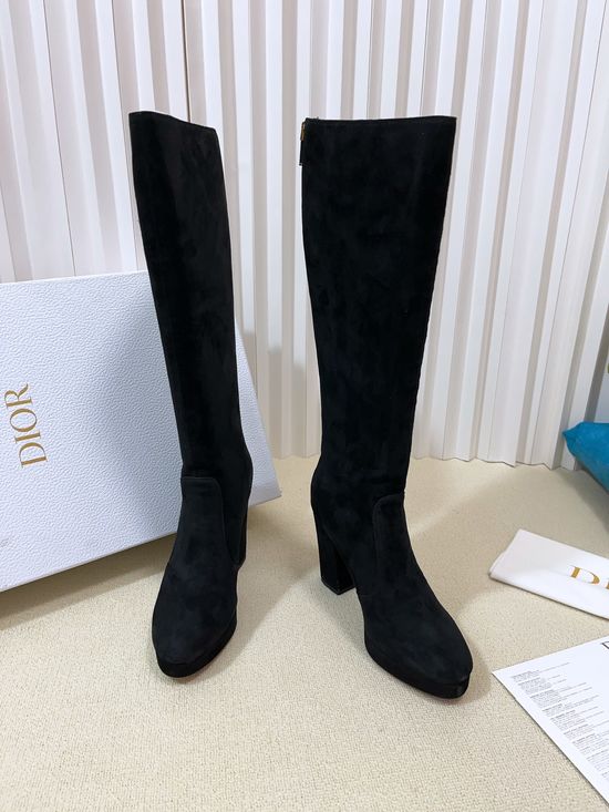 Christian Dior Elegant Zip-Up Boots Featuring CD Logo Hardware