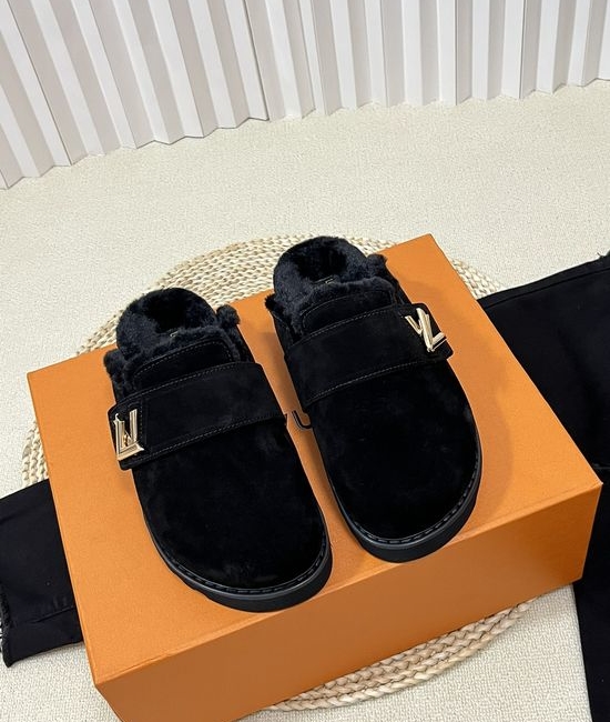Louis Vuitton LV Embossed Pattern Casual Slip On Clog Slippers Comfortable Sole