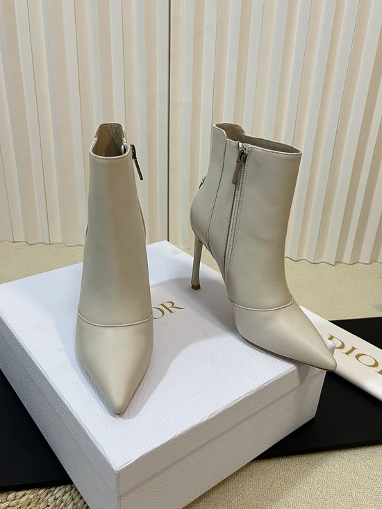 Christian Dior Chic Ankle Boots with Star-Embellished Heel