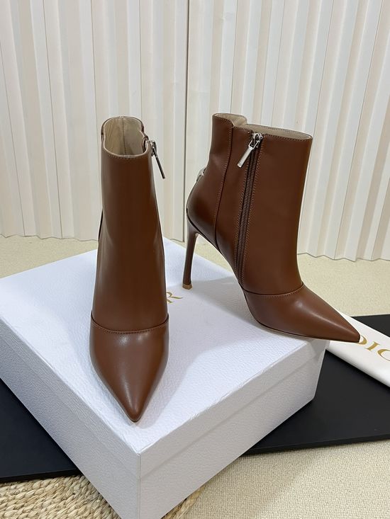 Christian Dior Chic Ankle Boots with Star-Embellished Heel