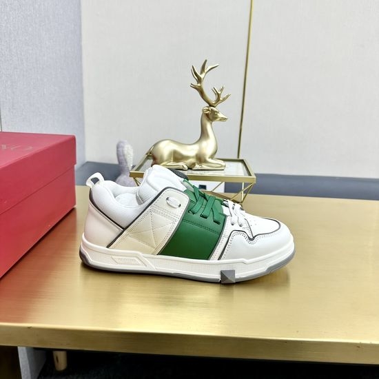 Valentino Embossed Rivet Detail Leather Platform Fashion Sneakers
