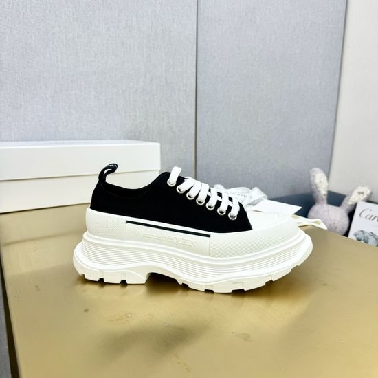 McQueen Premium Classic Casual Sneakers Soft Leather Lining Thick Sole