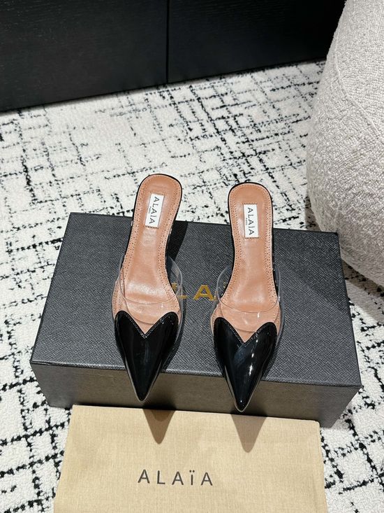 Alaia Patent Leather Heart Decor Heeled Sandals Elegant Style