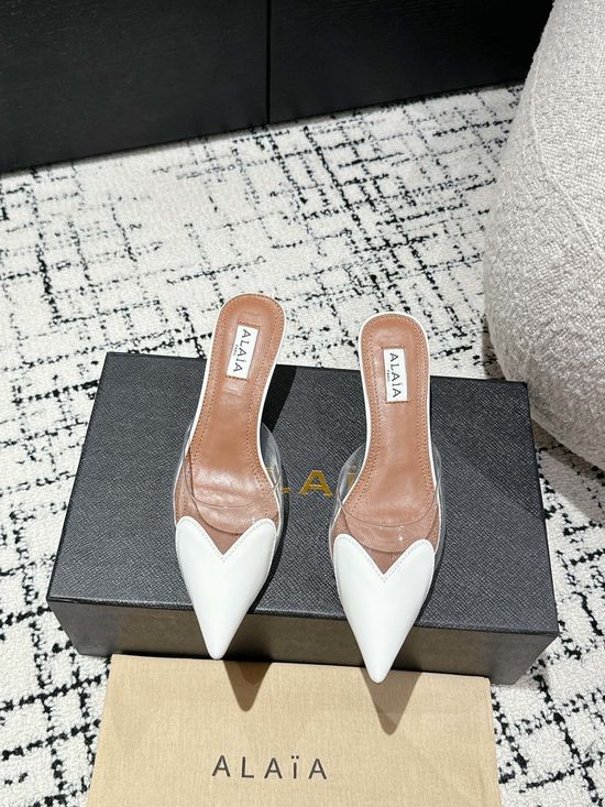 Alaia Patent Leather Heart Decor Heeled Sandals Elegant Style