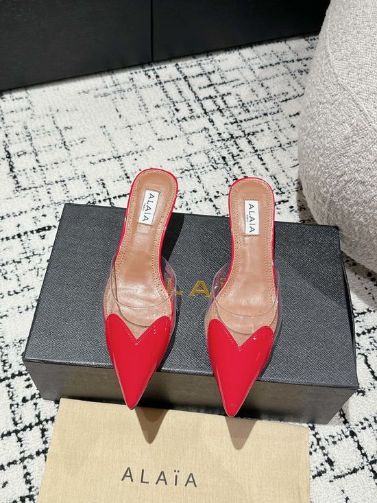 Alaia Patent Leather Heart Decor Heeled Sandals Elegant Style