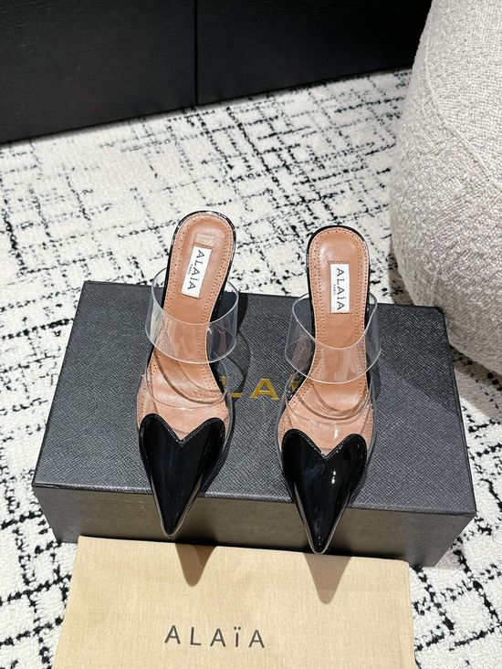 Alaia Patent Leather Heart Decor Heeled Sandals Elegant Style