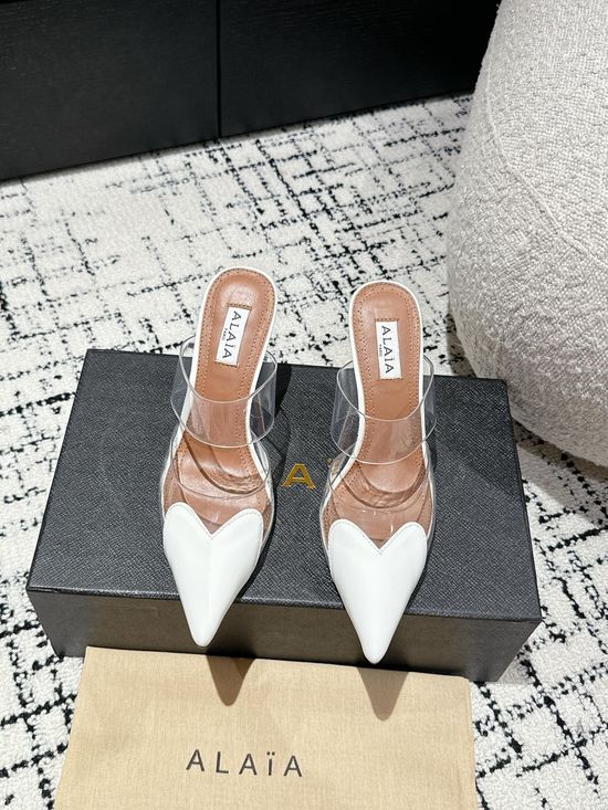 Alaia Patent Leather Heart Decor Heeled Sandals Elegant Style