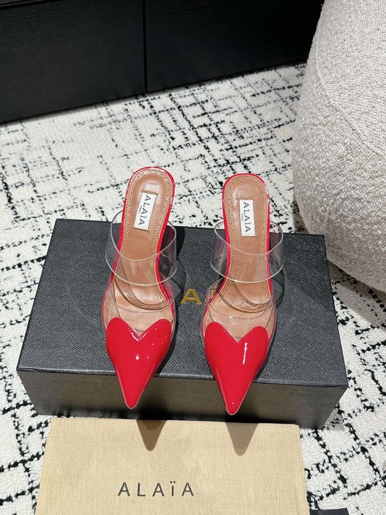 Alaia Patent Leather Heart Decor Heeled Sandals Elegant Style
