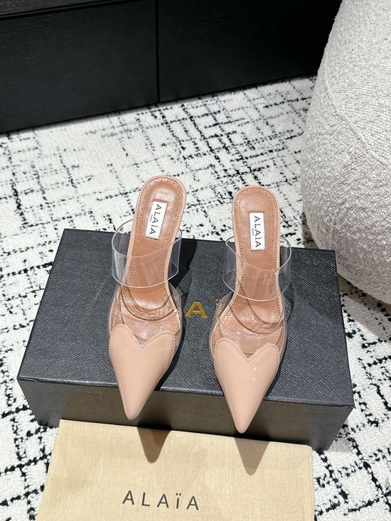 Alaia Patent Leather Heart Decor Heeled Sandals Elegant Style