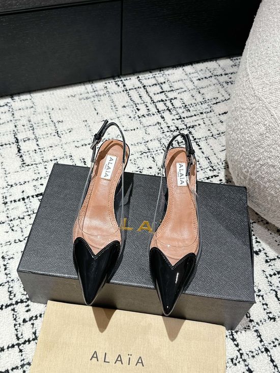 Alaia Patent Leather Heart Decor Heeled Sandals Elegant Style