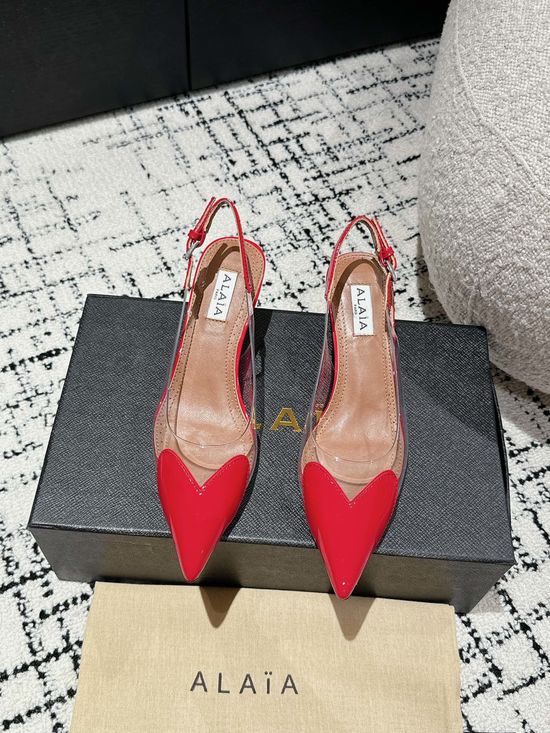 Alaia Patent Leather Heart Decor Heeled Sandals Elegant Style
