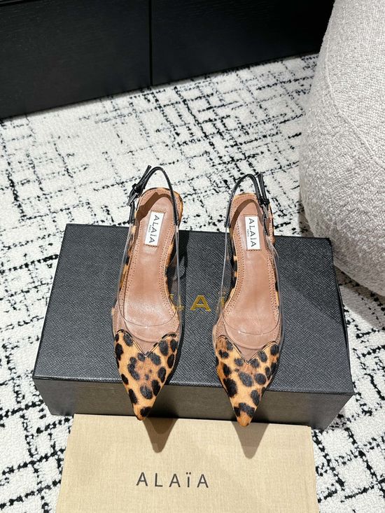 Alaia Patent Leather Heart Decor Heeled Sandals Elegant Style