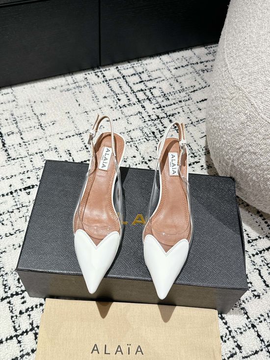 Alaia Patent Leather Heart Decor Heeled Sandals Elegant Style