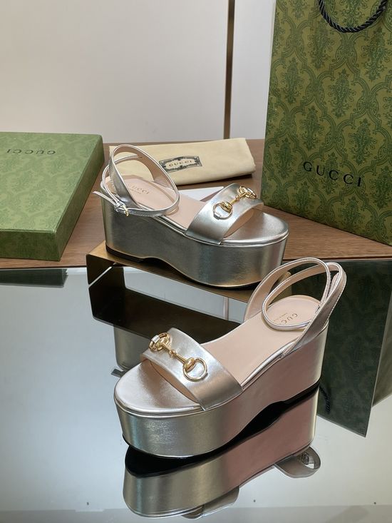 Gucci Horsebit Decor Platform Peep Toe Sandals with Leather Sole