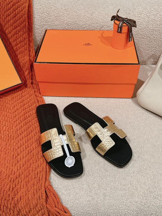 Hermes Classic Slip On Leather Sandals Versatile Comfortable Footwear