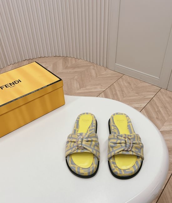 Fendi Classic Monogram Buckle Decor Premium Textured Casual Slides